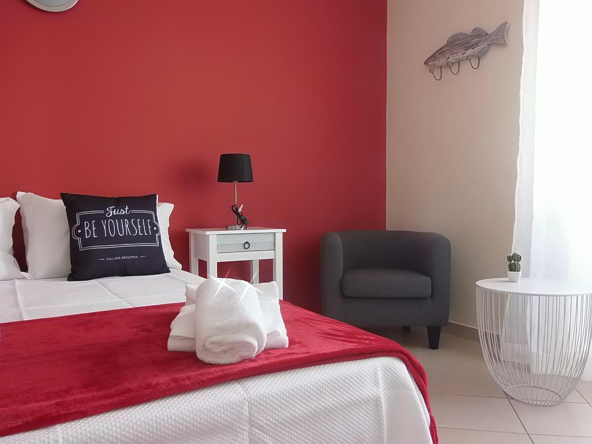 Blue Moon Guesthouse Лагос Екстериор снимка
