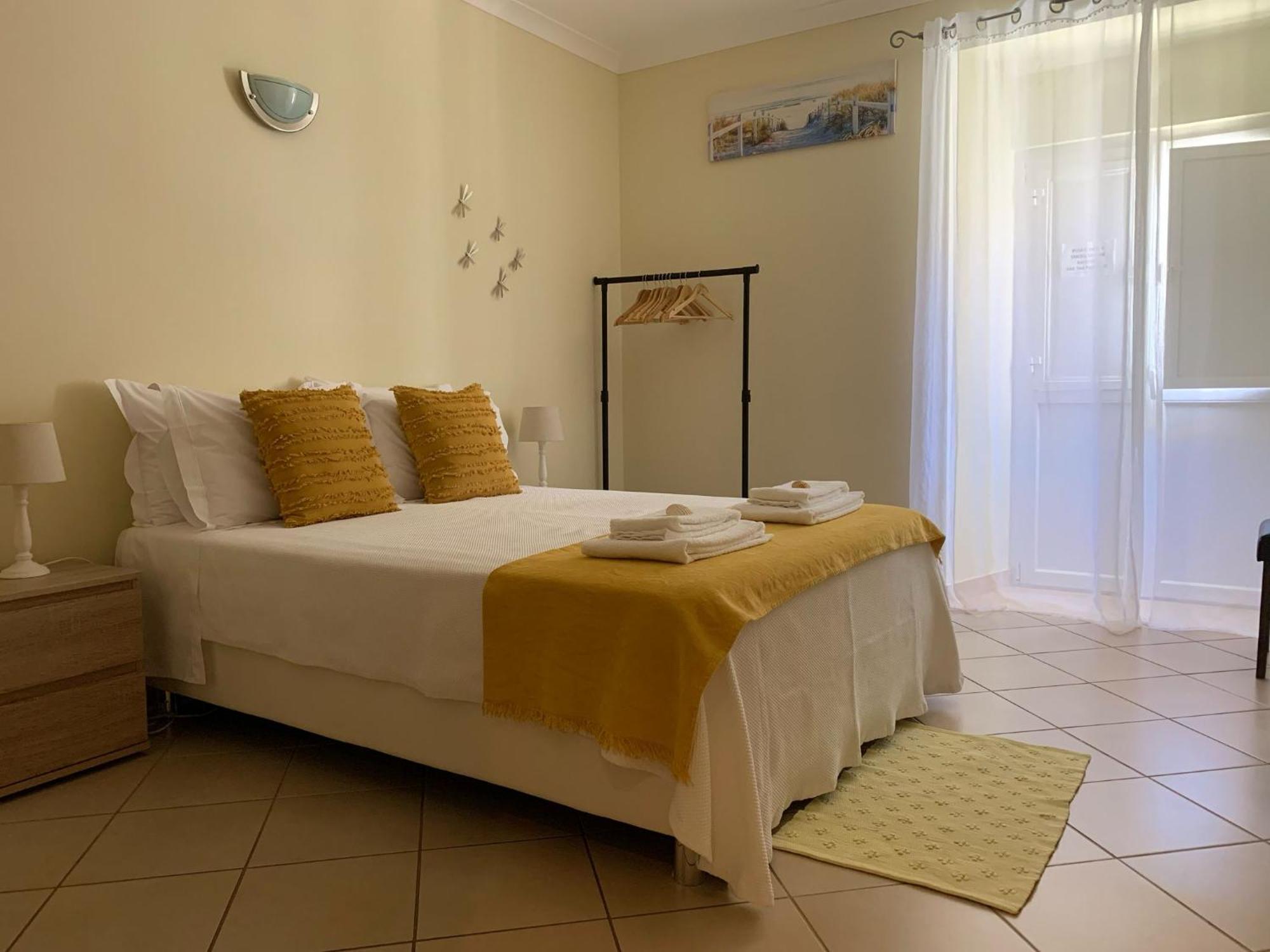 Blue Moon Guesthouse Лагос Екстериор снимка