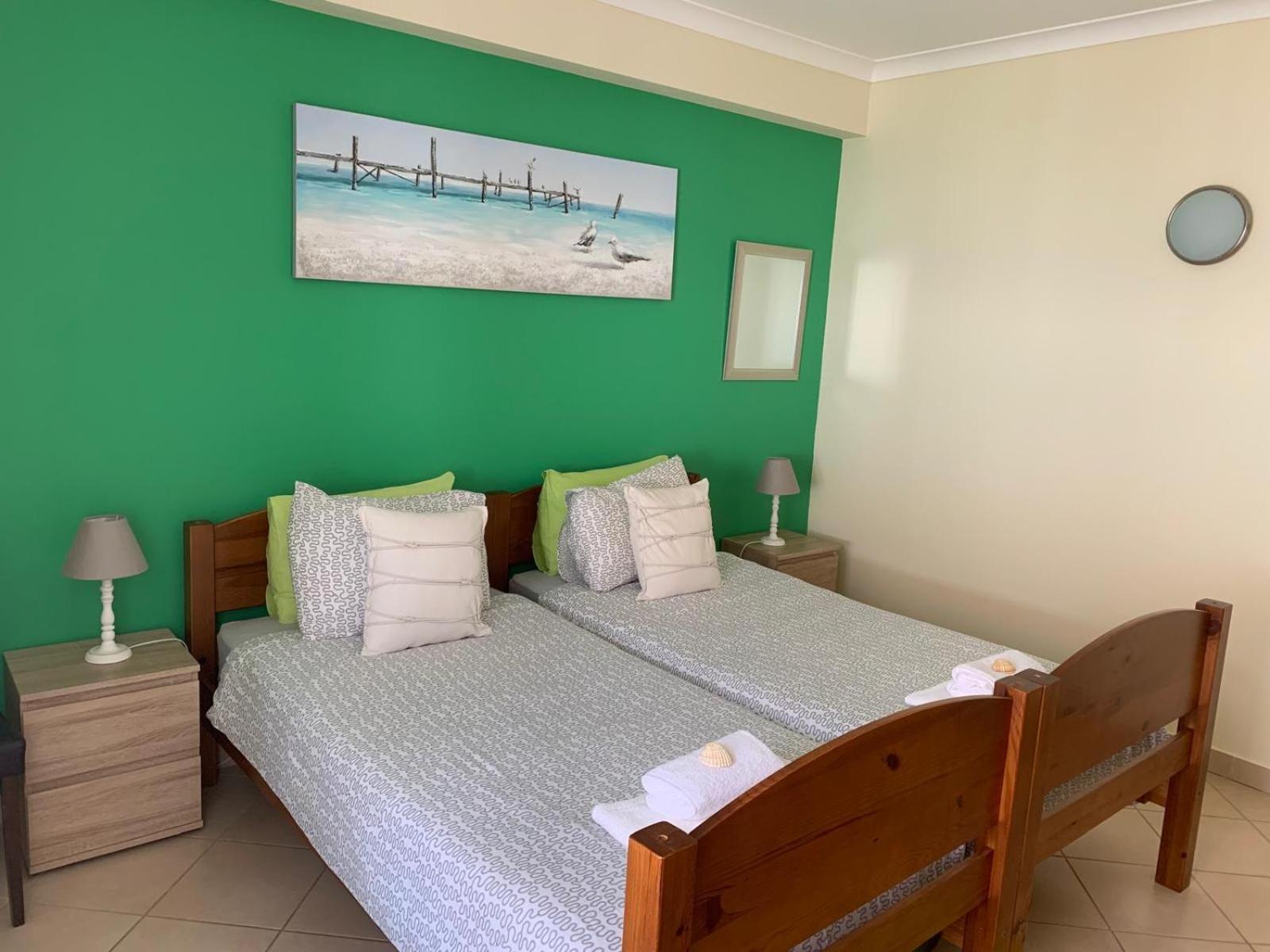 Blue Moon Guesthouse Лагос Екстериор снимка