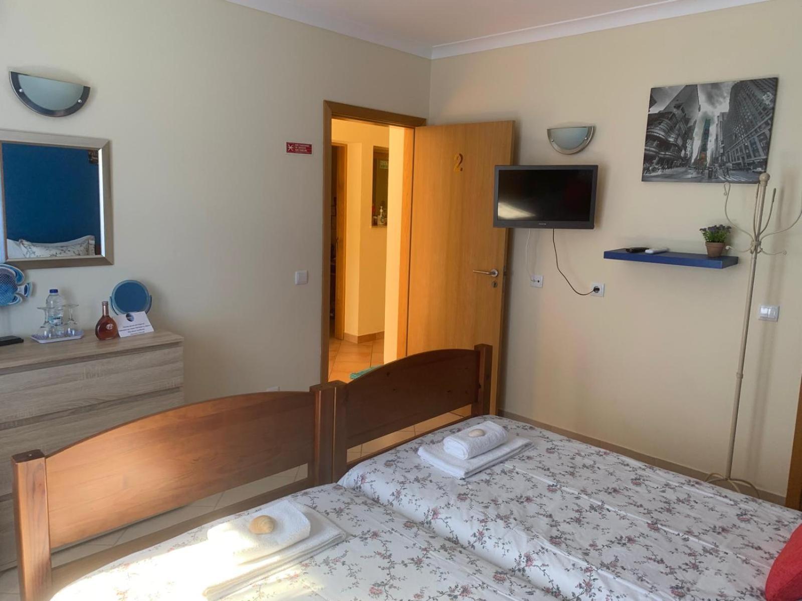 Blue Moon Guesthouse Лагос Екстериор снимка