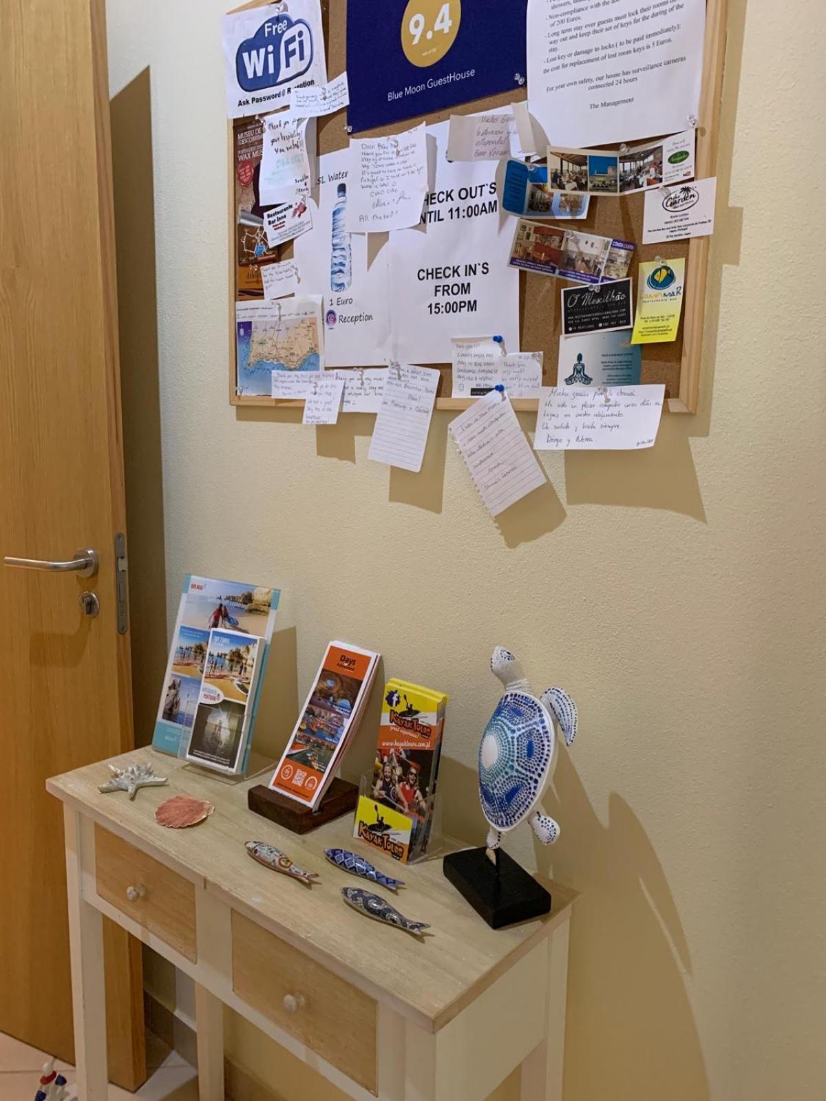 Blue Moon Guesthouse Лагос Екстериор снимка