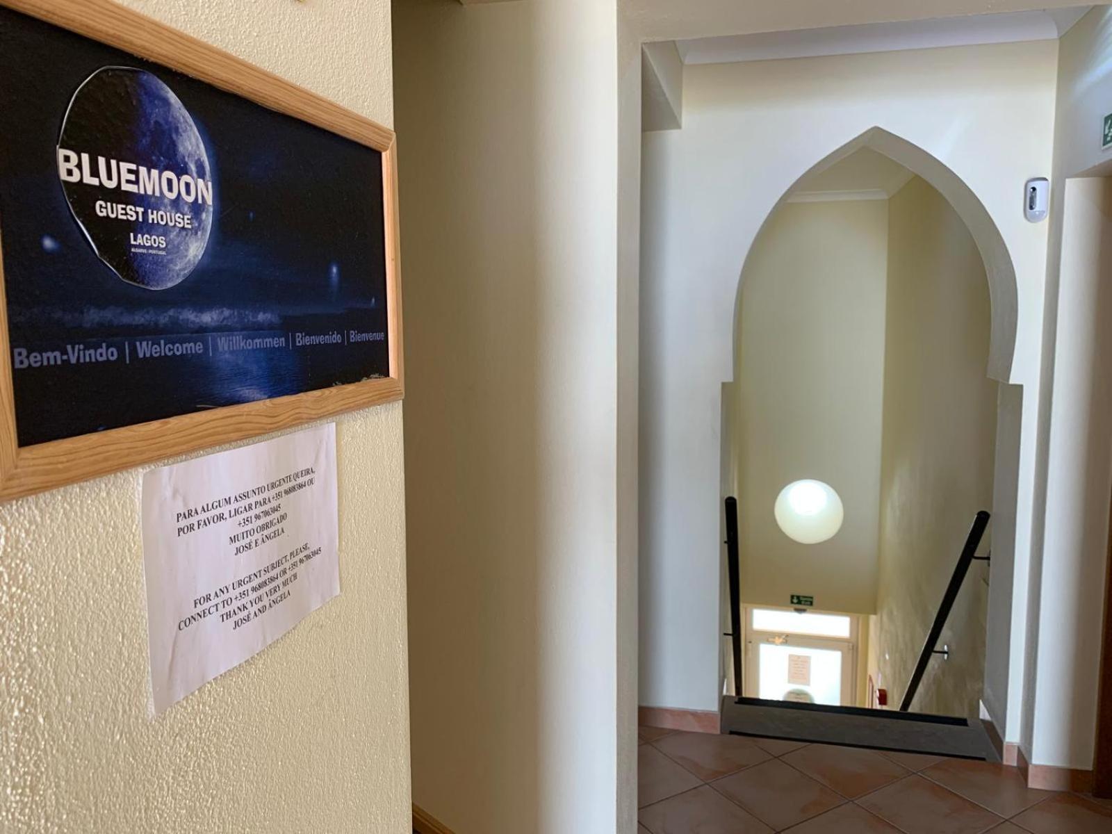 Blue Moon Guesthouse Лагос Екстериор снимка