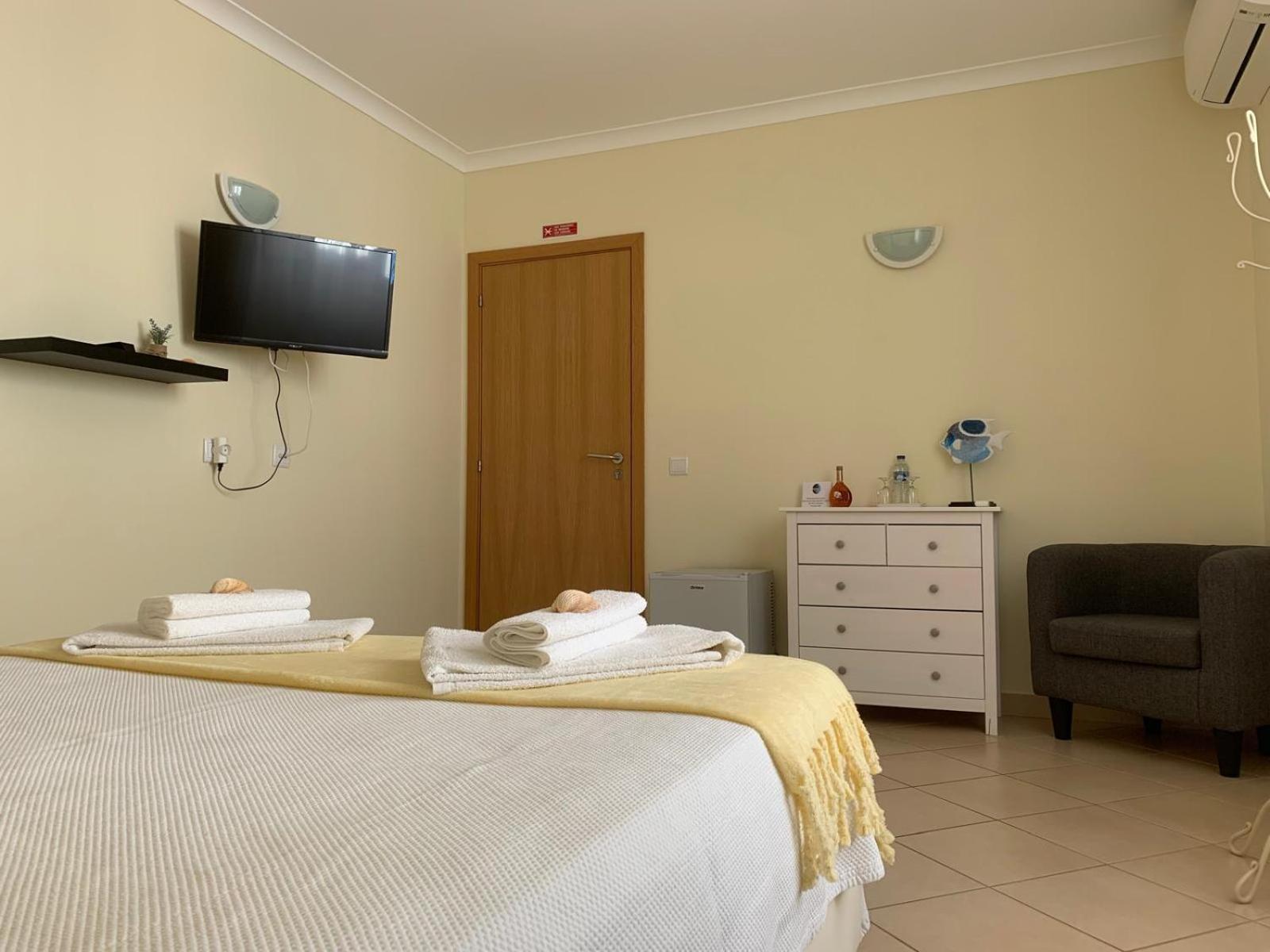 Blue Moon Guesthouse Лагос Екстериор снимка