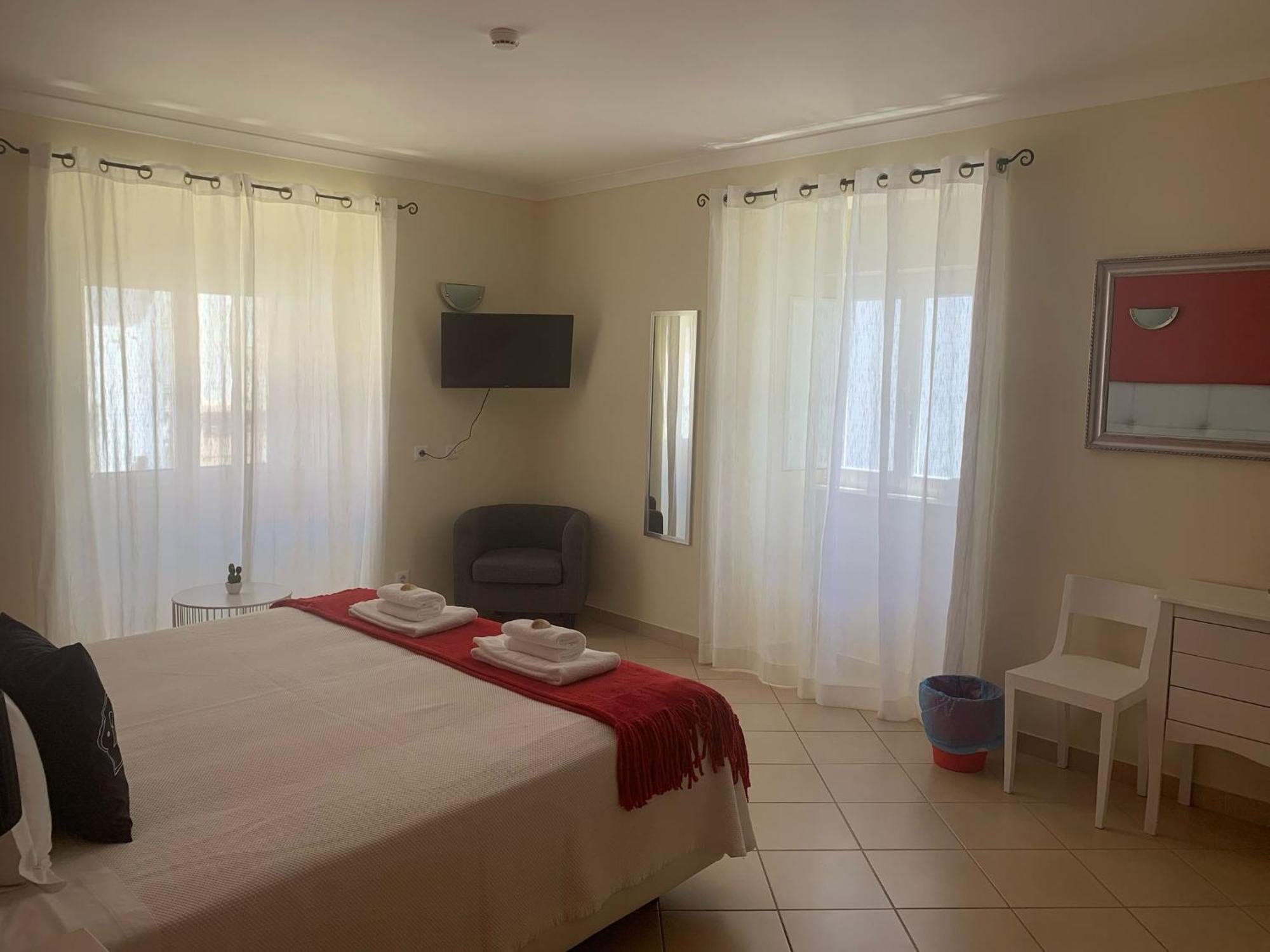 Blue Moon Guesthouse Лагос Екстериор снимка