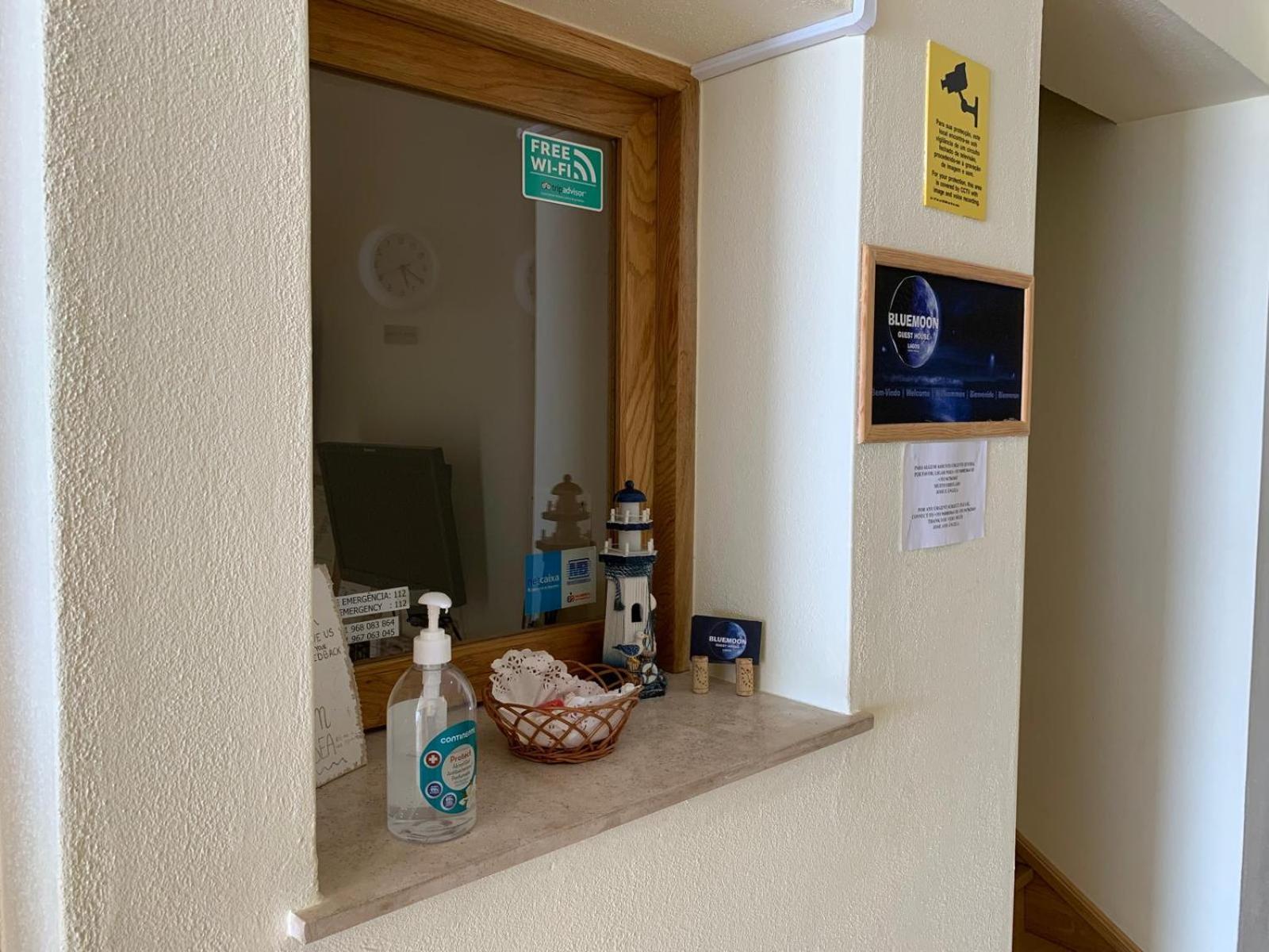 Blue Moon Guesthouse Лагос Екстериор снимка