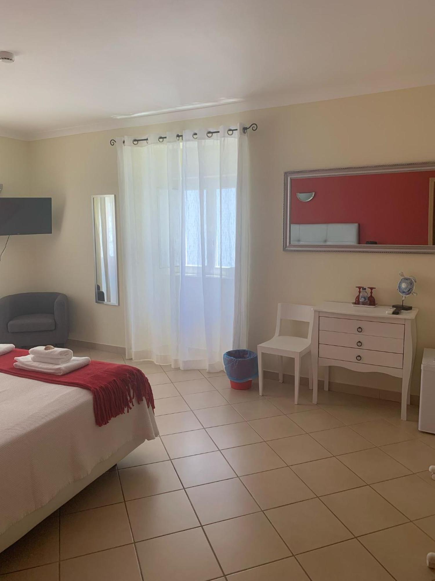 Blue Moon Guesthouse Лагос Екстериор снимка