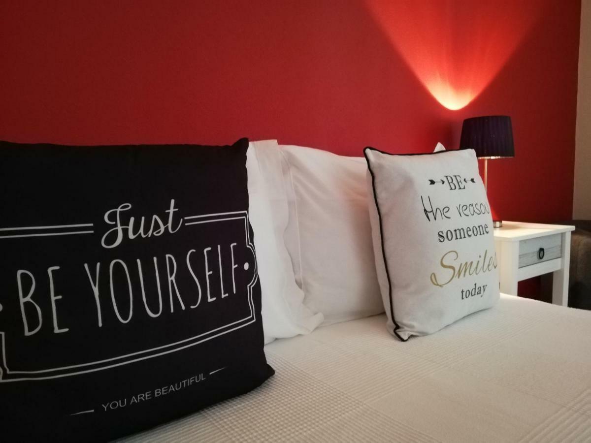 Blue Moon Guesthouse Лагос Екстериор снимка